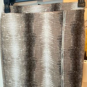 XS Kardashian Collection pencil skirt with zipper on side